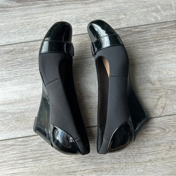 Clarks Women's Flores Poppy Pumps - Picture 8 of 14